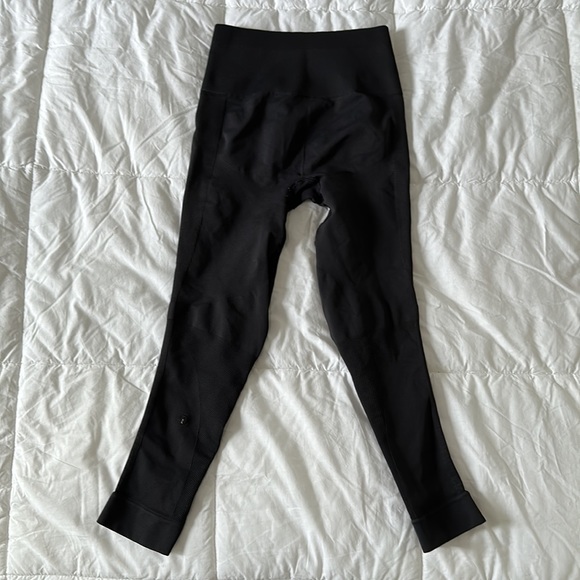 Lululemon dark grey crop leggings. Size 6. - Picture 2 of 5